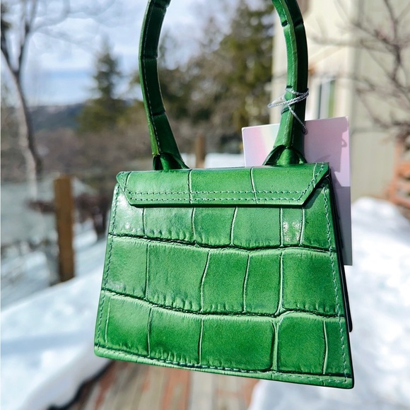 Jacquemus: Mini Croc Green Bag with Crossbody Strap - Picture 2 of 16